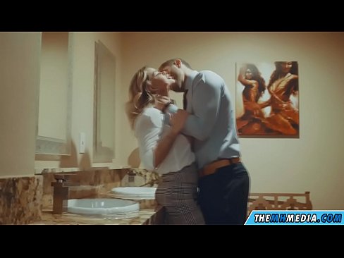 ❤️ Quando una bionda formosa ti seduce in un bagno pubblico ❤❌ Pornoal it.eviewporn-com.ru
